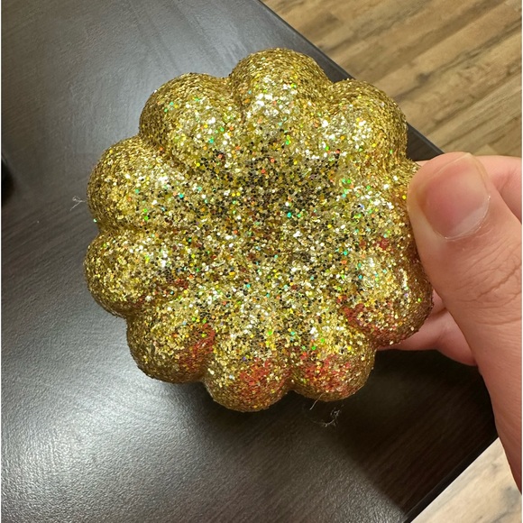 Pretty gold sparkling pumpkin 🎃 decor accent - Picture 4 of 10